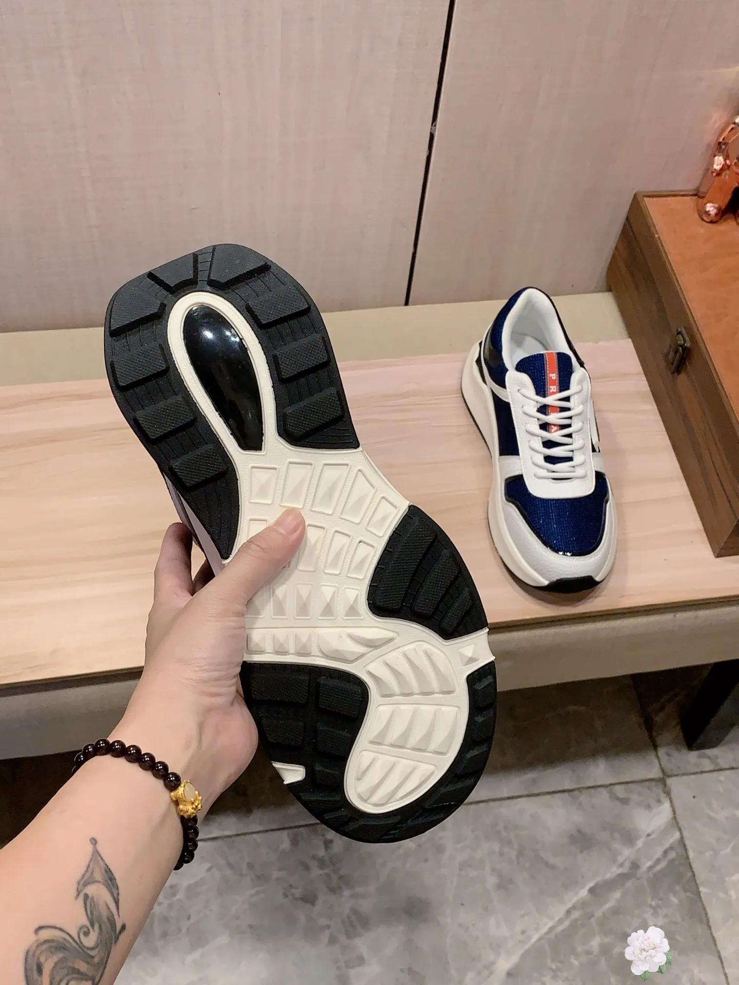 Men's men's shoes💰460💰💰🎩🎩[Lightning][Lightning] "PRADA*" The latest and most popular casual shoes, top brand [seduce] luxury ~ purchasing agency, top ~ quality. [Strong] The upper is made of imported breathable cowhide with material ➕ breathable sheepskin lining (•) and fine workmanship. The original stylish and stylish soft rubber wear-resistant and non-slip outsole is light and comfortable on the feet. The real thing looks better when photographed in real life. No. 143: Code: 38-44, 45 can be customized, 3️⃣ colors are available